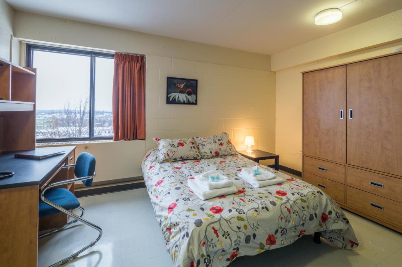 Au Campus Hotel Sherbrooke Exterior photo