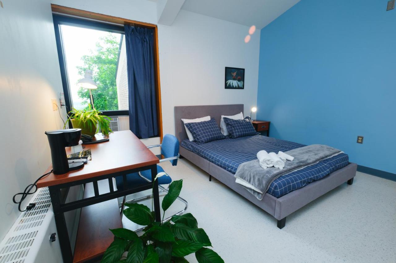 Au Campus Hotel Sherbrooke Exterior photo